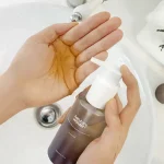 HARUHARU WONDER – Black Rice Moisture Deep Cleansing Oil - Image 5