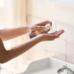HARUHARU WONDER – Black Rice Moisture Deep Cleansing Oil - Image 3