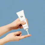 DR. CEURACLE – Hyal Reyouth Moist Sun SPF 50 PA++++ - Image 5