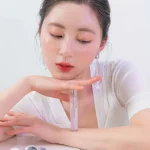 ROMAND – Glasting Water Gloss - Sanho Crush - Image 4